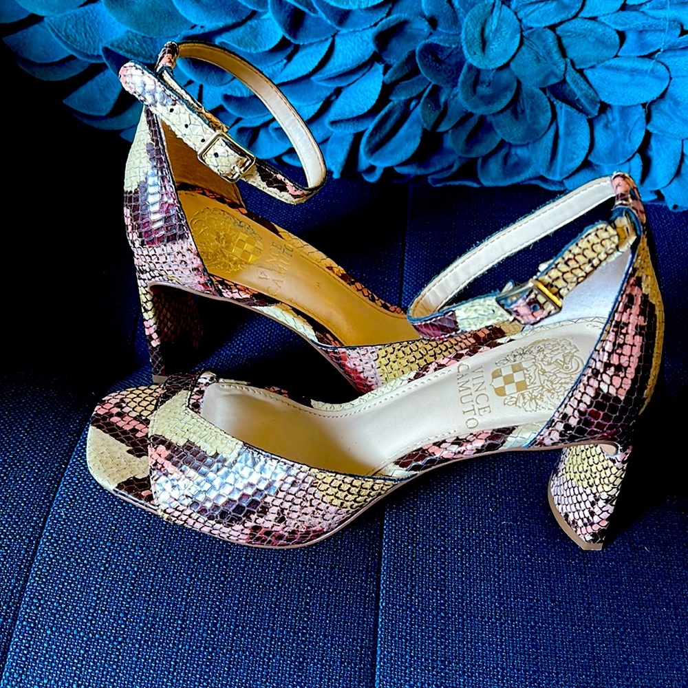 NWOB Vince Camuto Leather Sandals